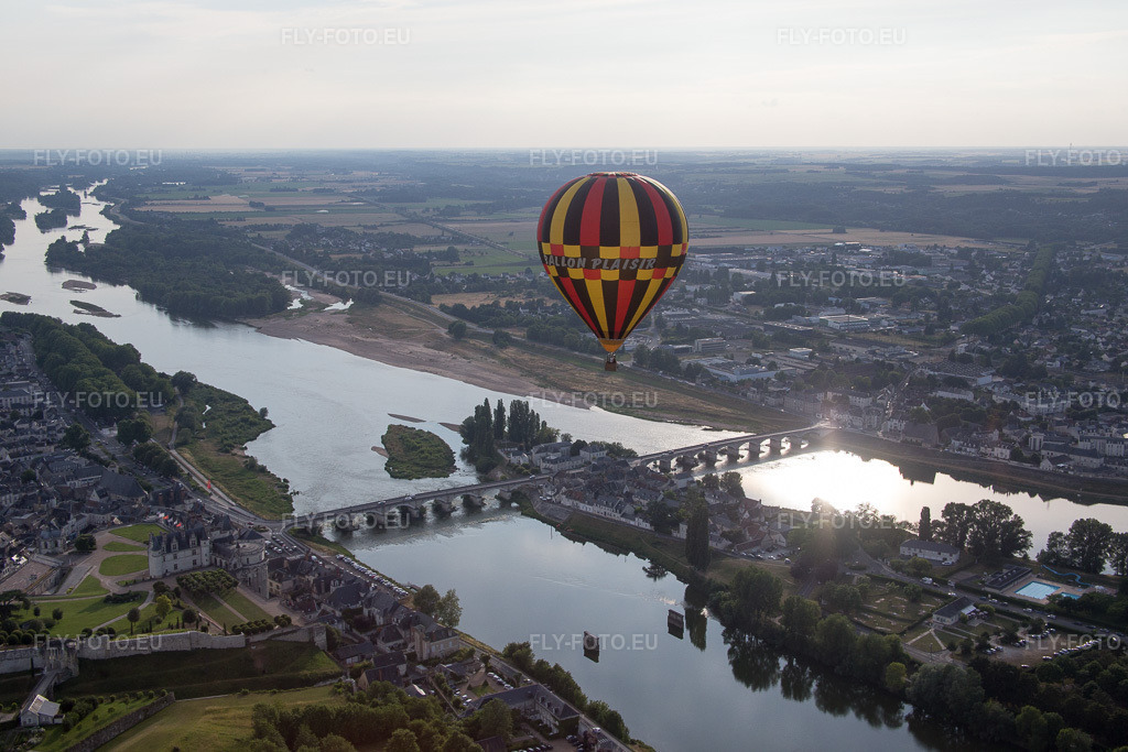Vue aérienne: Vue de la ville à Amboise dans le département Indre et Loire, France. Photo: IMG_082385.jpg prise le 20/06/2015 par Werner Riehm/FLY-FOTO.eu – Résolution de l'original: 5472 x 3648 px
