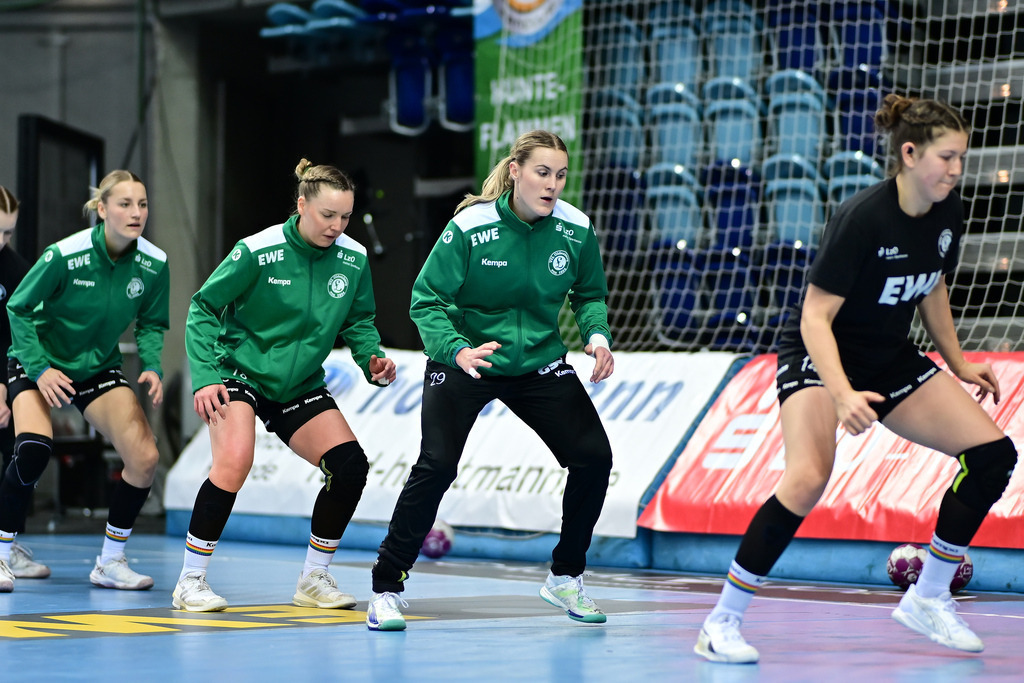 Handball I Frauen I Saison 2024-2025 I 1. HBF I 12. Spieltag I VfL Oldenburg - TuS Metzingen | Der Sportfotograf. - Realisiert mit Pictrs.com