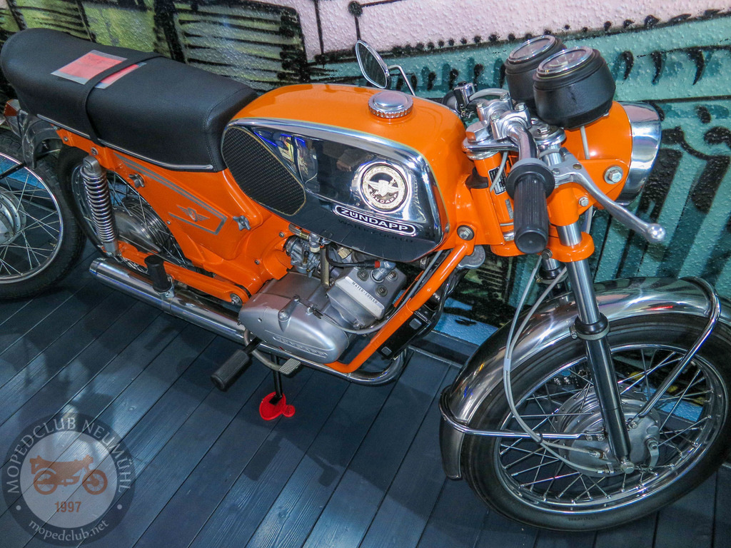 MopedmuseumNeumühl_151023_058 | Bildergalerie von Sport-Ereignissen aber auch von weiteren spannenden Dingen - nicht nur vom Niederrhein. In Anlehnung an den bekannten Spruch von Hanns Dieter Hüsch heißt das Motto: "Niederrhein ist überall".  - Realisiert mit Pictrs.com