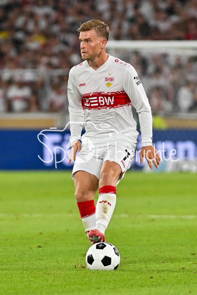 VfB Stuttgart - FC Bayern München | am Ball Maximilian MITTELSTÄDT (VfB Stuttgart 7) / Einzelfoto / Freisteller / Franz-Beckenbauer Supercup: VfB Stuttgart - FC Bayern München; MHP Arena am 16.08.2025