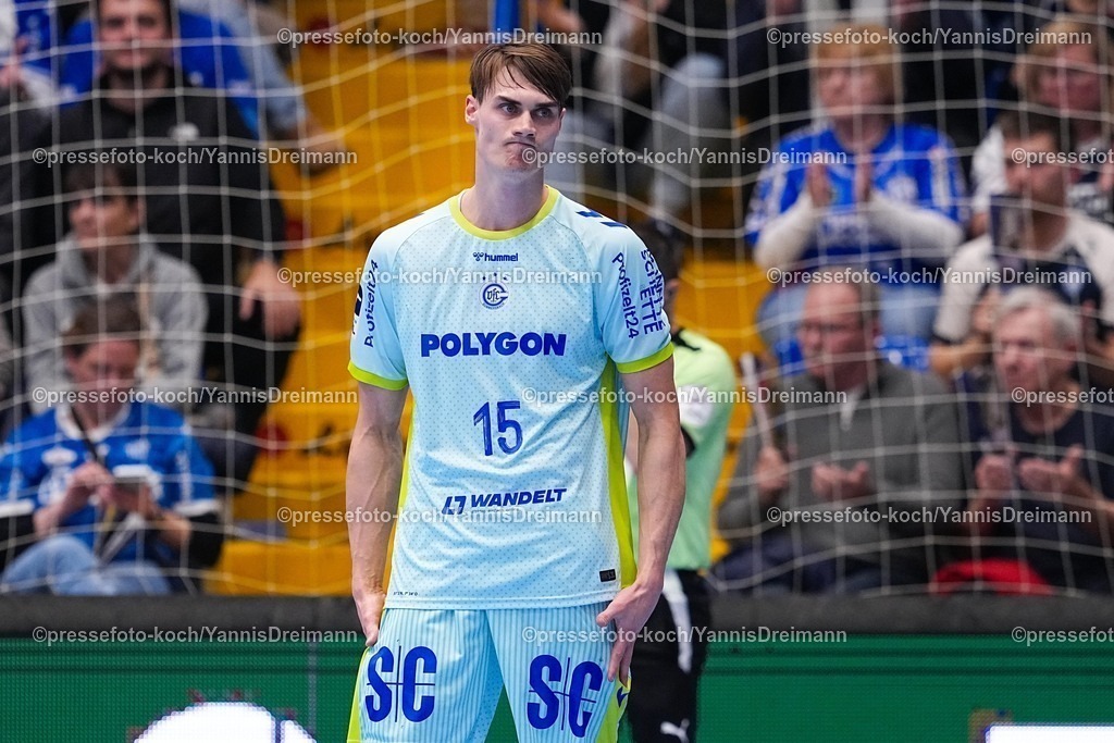 xYDRx05112501260 | 05.11.2025, xydrx, Handball, Achtelfinale DHB Pokal, TBV Lemgo Lippe - VfL Gummersbach, PHOENIX Contact-Arena: Miro Schluroff (VfL Gummersbach #15)