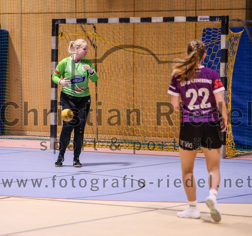 2025-02-15_117_SpVgg_Altenerding_gegen_MTV_Pfaffenhofen | Erding, Deutschland, 15.02.2025:Handball, Bezirksoberliga Frauen Altbayern 2024 / 2024, 14. Spieltag, SpVgg Altenerding gegen MTV Pfaffenhofen, Endergebnis: 27:23Torfrau Hanna Obermair (SpVgg Altenerding, #1), Johanna Taubmann (SpVgg Altenerding, #22)Foto: Christian Riedel / fotografie-riedel.net