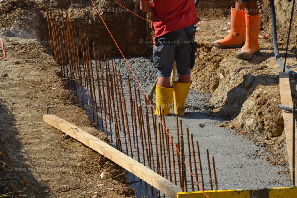 bib-lg04-betonarbeiten-0033 | Nach LV-Leistungsgruppen sortierte Detailfotos über den Bau eines Hauses. Alle Hausbau-Bilder direkt vom Urheber und Autor der Website Haus-Selber-Bauen.com