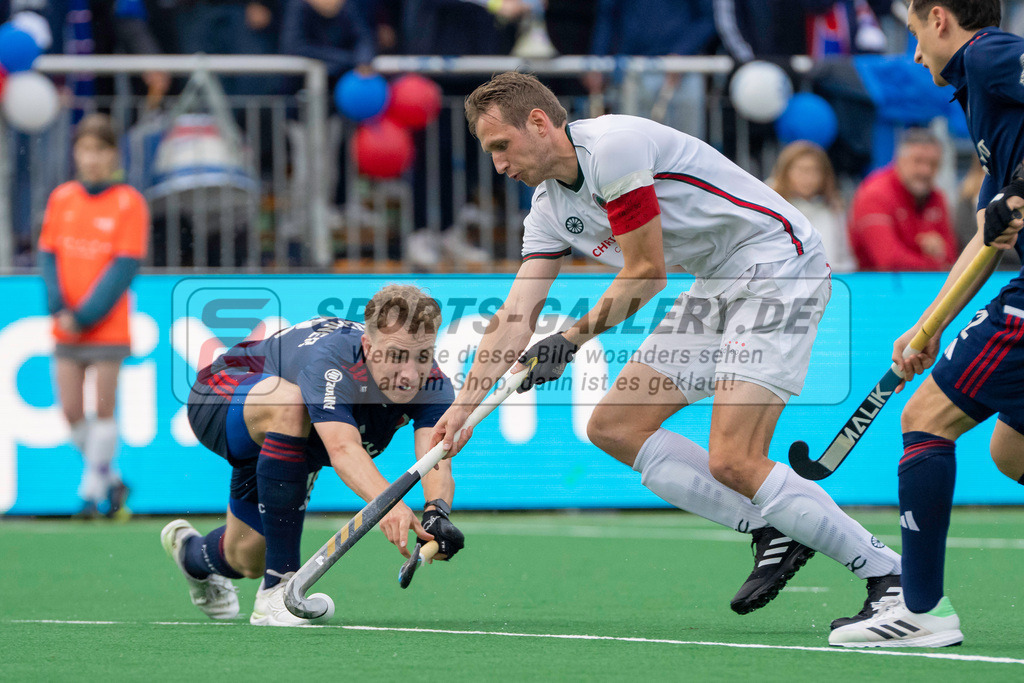 Final4_20240518-1910-0042 | Bonn, Deutschland, 18.05.2024: Niklas Wellen (Crefelder HTC) in Aktion waehrend des Spiels der Deutsche Feldhockey-Meisterschaften 2024 zwischen Final 4 Herren Mannheimer HC - Crefelder HTC im Bonner THV am 18.05.2024 in Bonn, Deutschland. (Foto von Stephan Fehrmann)

Bonn, Germany, 18.05.2024: Niklas Wellen (Crefelder HTC) in action during the game of Deutsche Feldhockey-Meisterschaften 2024 between Final 4 Herren Mannheimer HC - Crefelder HTC in Bonner THV at 18.05.2024 in Bonn, Deutschland. (Foto from Stephan Fehrmann)