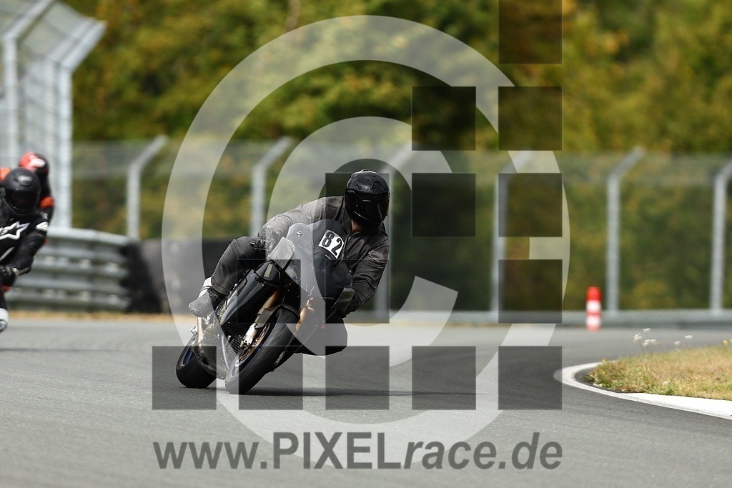 0082-20250916_03823 | Schöne Erinnerungen an spannende Momente - das festzuhalten ist unser Job. PIXELrace.de ist seit 2003 auf den Rennstrecken Europas unterwegs um die Action draußen beim Fahren und die wunderbare Stimmung imm Fahrerlager für euch einzufangen.