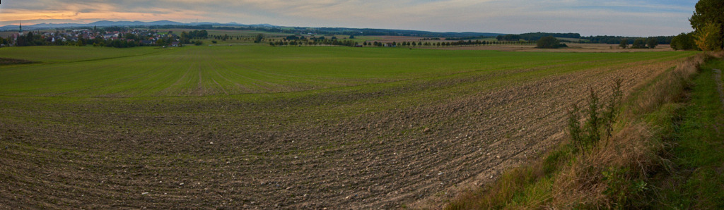 Abendlicher Blick auf Crostwitz im Oberland der Klosterpflege 02 | Bedeutsame Landschaften Deutschlands - Realisiert mit Pictrs.com