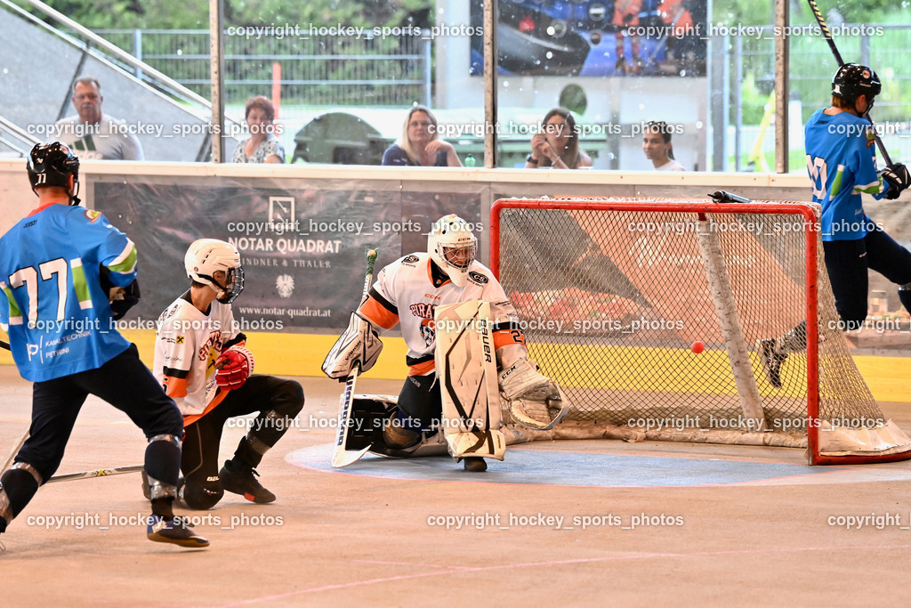 Team Zehenthof vs. ASKÖ Hockey Villach | Tor ASKÖ Hockey Villach, #77 Wuntschek Manuel, #5 Krassnig Florian, #27 Kall Tobias, #10 Raspotnig Julian, Team Zehenthof vs. ASKÖ Hockey Villach, Team Zehenthof vs. ASKÖ Hockey Villach am 01.06.2025 in Velden (Eishalle Velden ), Austria, (Photo by Bernd Stefan)