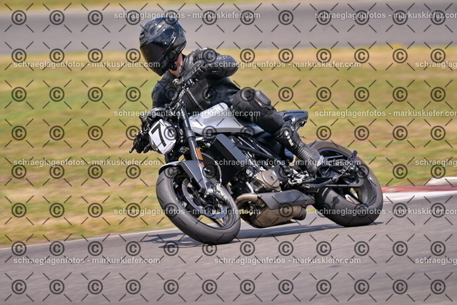 26bt05-1463 | markuskiefer.com - Realisiert mit Pictrs.com