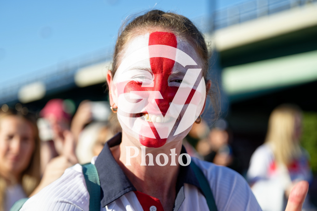 England v Italy - UEFA Women's EURO 2025 Semi-Final | GENEVA, SWITZERLAND - JULY 22: Fans of England are seen   during the UEFA Women's EURO 2025 Semi-Final match between England and Italy at Stade de Geneve on July 22, 2025 in Geneva, Switzerland. (Photo by Giuseppe Velletri/Sports Press Photo/Getty Images)