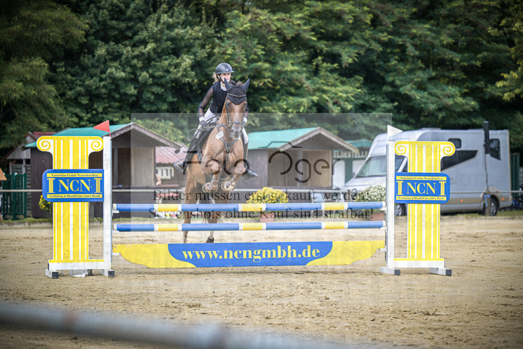 DOS_6208 | Entdecke hochwertige Reitturnierfotos von Foto Oger. Professionell, emotional und authentisch – jetzt Lieblingsmomente im Shop bestellen.Deutschlandweite Turnierfotografie. - Realisiert mit Pictrs.com