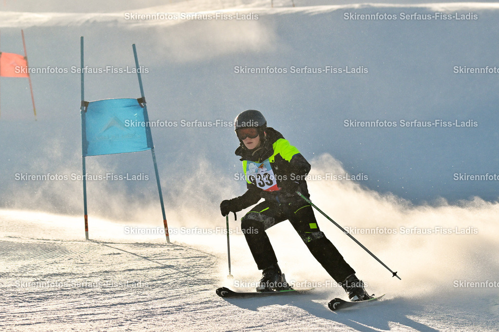 SRF_25.12.2025_0357 | Skirennfotos,Serfaus,Fiss,Ladis,Kinderskirennen,Winter,Tirol,Oberland,skirace,SFL,feelfree,weil wir's genießen,ski,Ski,skifahren,Sonnenplateau, - Realisiert mit Pictrs.com