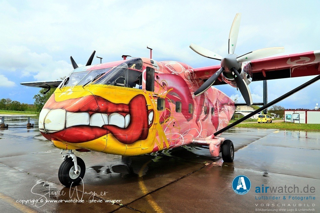 Flying Shoebox - Short S.C.7 Skyvan auf dem Flugplatz Husum-Schwesing | Ihre große Heckklappe ermöglichte das einfache Be- und Entladen von Gütern, weshalb sie bei Frachtunternehmen wie North Star Air Cargo oder Allwest Freight beliebt war.
