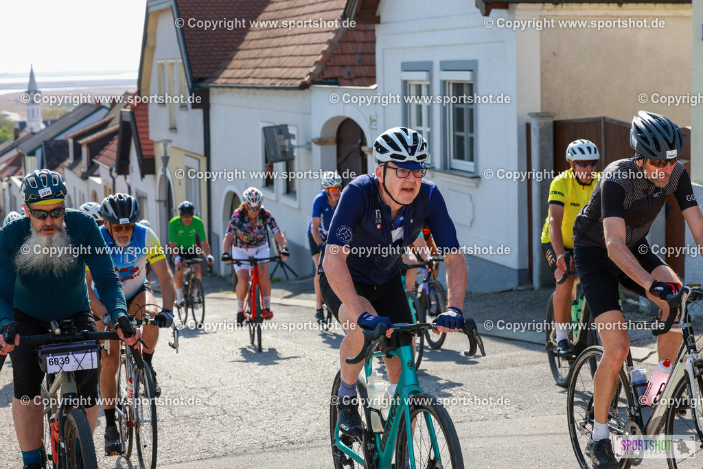 760_AR6_9206 | Neusiedlersee Radmarathon 2026@sportshot_your_pictrs #yourpictures#roadtowm2029 #nrm #neusiedlerseeradmarathon #neusiedlersee #neusiedlerseetourismus #burgenland #mörbisch #nrm26 #burgenlandtourismus #voglundco #poweredbyburgenlandtourismus #radsport #rad #marathon #ucigranfondo #visitburgenland #ucigranfondoworldseries