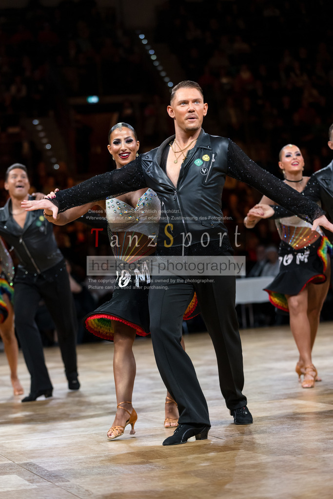 20241109_DM-Formationen_6298 | Tanzsportbilder, Standardtanz, Lateintanz, WDSF, DTV, LTVB, dancecomp, goc, hessen tanzt, blaues band der spree, walzer, tango, wiener walzer, slowfox, quickstepp, samba, rumba, cha-cha-cha, paso doble. jive, hd-kroft photography, turniertanzsport