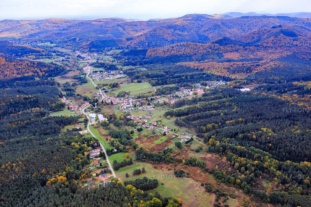 Aerial view: Schwarzbach Valley from the northeast in Dambach in the state Bas-Rhin, France. – Photo: IMG_084662.jpg taken on 10/23/2015 by Werner Riehm/FLY-FOTO.com – Resolution of the original: 5472 x 3648 px