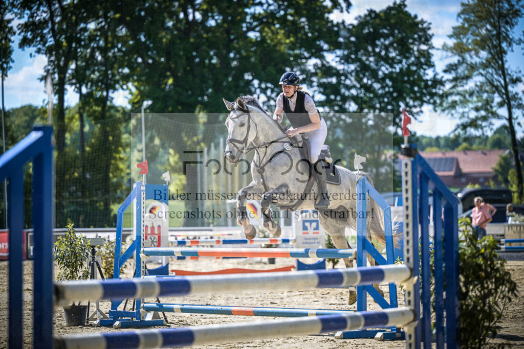 DOS_2347 | Entdecke hochwertige Reitturnierfotos von Foto Oger. Professionell, emotional und authentisch – jetzt Lieblingsmomente im Shop bestellen.Deutschlandweite Turnierfotografie. - Realisiert mit Pictrs.com