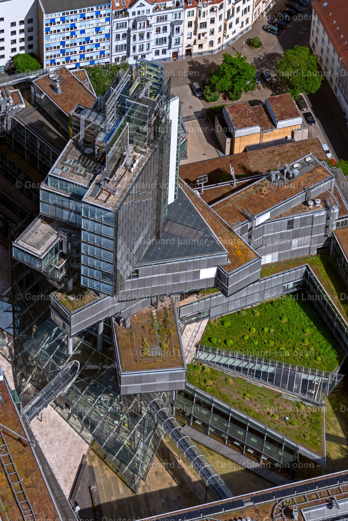 4031006 | HANNOVER 02.06.2020 Banken- Verwaltungsgebäude des Finanzdienstleistungs- Unternehmens der NORD/LB Norddeutsche Landesbank Girozentrale am Friedrichswall im Ortsteil Südstadt-Bult in Hannover im Bundesland Niedersachsen, Deutschland. Erbaut nach dem Entwurf der Behnisch Architekten. // Banking administration building of the financial services company of NORD/LB Norddeutsche Landesbank Girozentrale on Friedrichswall in the district Suedstadt-Bult in Hannover in the state Lower Saxony, Germany. Foto: Gerhard Launer