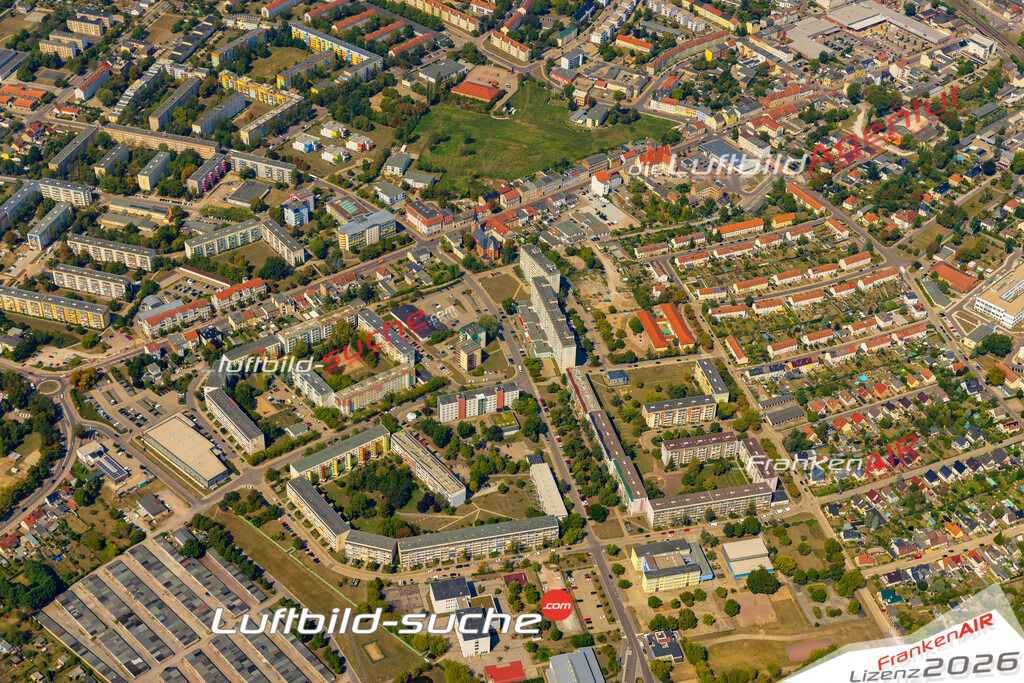 Bild der Stadt Schönebeck - Die Luftaufnahme wurde 2025 vom UL-Flugzeug heraus erstellt ( keine Drohne ) - Hochauflösende Luftaufnahme - für professionelle Ausdrucke geeignet. Die Geschenkidee !Hier alle&nbsp;Infos zur Lizenzierung der LuftaufnahmeWir fliegen auch dieses Jahr wieder in Ihre Region um Luftbilder zu erstellen.- Luftbild anfragen