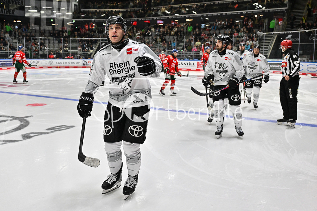 Augsburger Panther - Kölner Haie | Jubel der Haie nach dem Treffer zum 0-1 durch Patrick RUSSELL (Kölner Haie 63) / Tor / Torschuetze / Freude / Happy / DEL: Augsburger Panther - Kölner Haie; Curt Frenzel Stadion am 26.09.2025