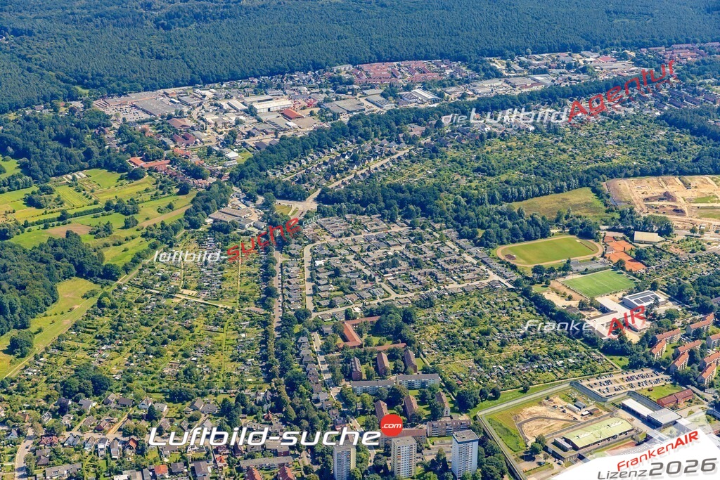Schöne Luftaufnahme als Geschenk in Burgtor Lübeck - Die Luftbildaufnahme wurde 2025 vom UL-Flugzeug heraus erstellt ( keine Drohne ) - Hochauflösende Luftaufnahme -Nicht vergleichbar mit Google Maps oder Satelittenbilder- Die Geschenkidee !Mit Lizenz und Bildrechte bestellbar