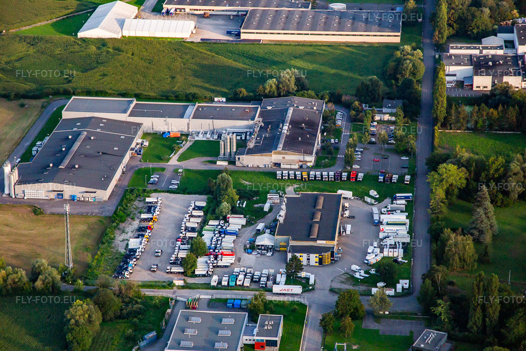 Vue aérienne: Zone Industrielle de Krafft avec Carrosserie Industrielle Kapp SA et SARL ARGRU à Erstein dans le département Bas Rhin, France. Photo: IMG_137890.jpg prise le 18/08/2023 par Werner Riehm/FLY-FOTO.euRésolution de l'original: 5340 x 3560 pxINFOS3459.WIXSITE.COM