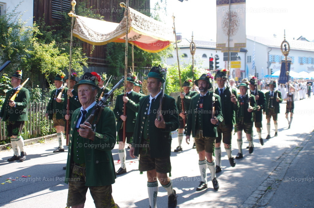 IMGP4186 | fotografiert von Axel PollmannLeonhardi Wallfahrt Benediktbeuern und Murnau, Fronleichnam, Fasching, Landschaft im Loisachtal und Benediktbeuern  - Realisiert mit Pictrs.com