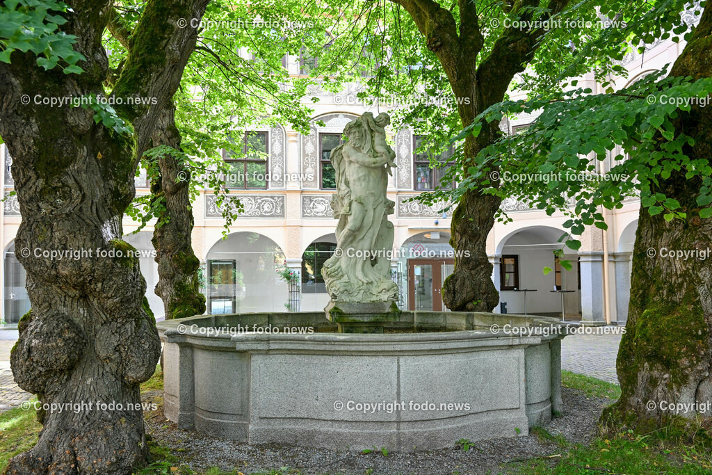 Wels_ Schloss Puchberg_ 03.07.2023-10 | 03.07.2023, Wels, AUT, Bildungshaus Schloss Puchberg, im Bild Bildungshaus Schloss Puchberg, Schlosshof, Neptunbrunnen