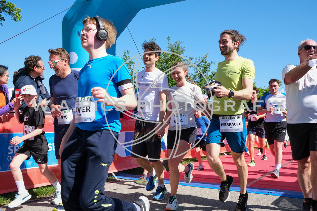 ..... | LINZ,AUSTRIA,27.April 24, Int. 3 Brückenlauf Linz  , Image shows: Photo: WAPICS / Michael ring