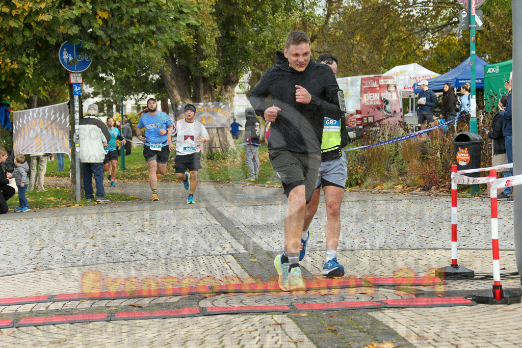 241020_1012_EX1_8156 | Sportfotografie im Rhein-Sieg Kreis, Köln, Bonn, NRW, Rheinland Pfalz, Hessen, etc. Unser Tätigkeitsfeld umfasst den Laufsport vom Volkslauf über den Marathon, Duathlon, Triathon bis zum Ultralauf wie Kölnpfad Ultra oder Schindertrail.