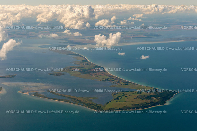 Hiddensee12082943 | Nordspitze der Insel Hiddensee mit dem Leuchtturm Dornbusch und der Ortschaft Kloster,  Dranske, Ostseeinsel, Mecklenburg-Vorpommern, Deutschland, Europa