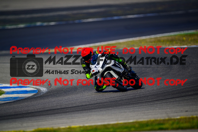 MaZZes_Fotomatrix_20250407_6007705_5594 | ROT