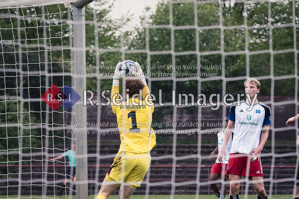 RS-1-046065 | Hannes Steffen Hermann (#1, HSV II, Torwart) hat in der zweiten Halbzeit einiges zu tun.