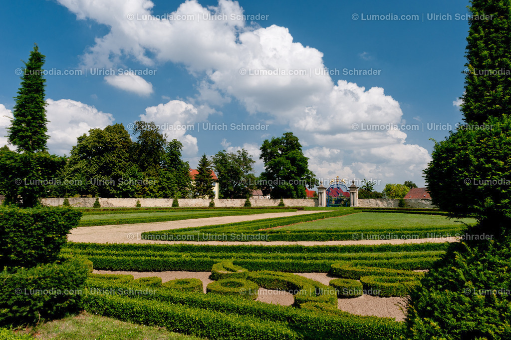 10049-1685 - Schloß Hundisburg | Stockfoto und Bilderpool mit Bildmaterial aus Deutschland, dem Harz, Halberstadt, Quedlinburg, Wernigerode und weltweit. Qualitativ hochwertige und professionelle Fotos anschauen und kaufen. - Realisiert mit Pictrs.com