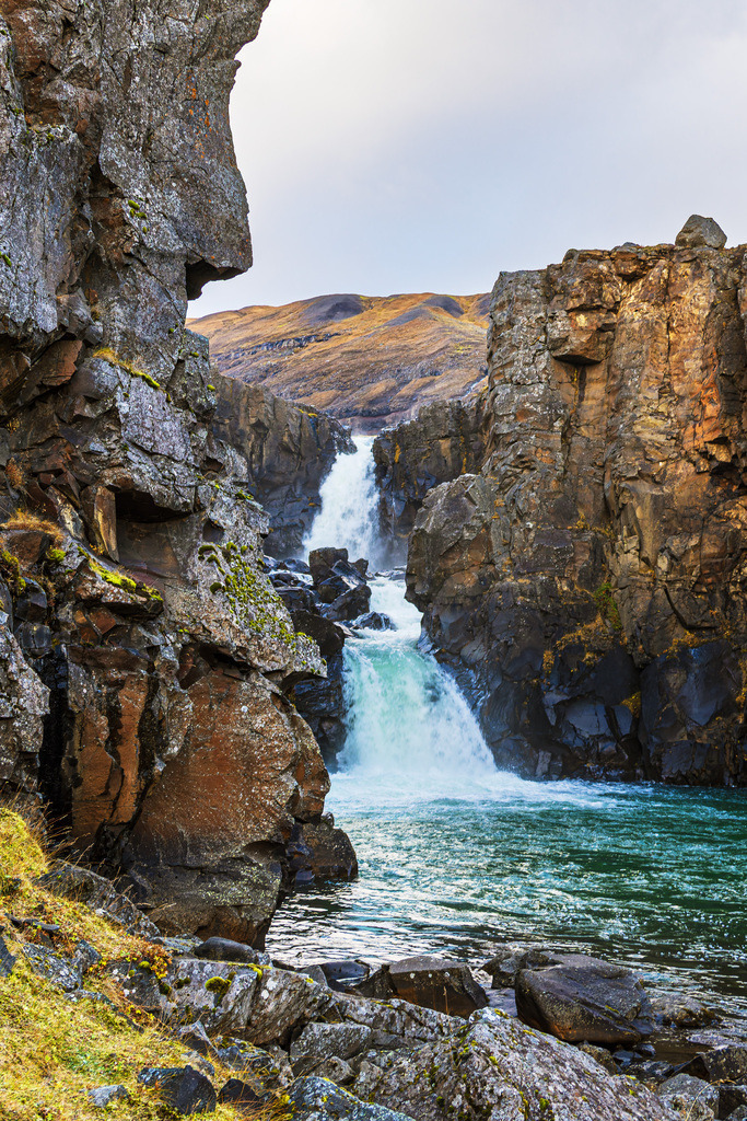 Blick auf den Wasserfall Tófufoss im Osten von Island | Blick auf den Wasserfall Tófufoss im Osten von Island.