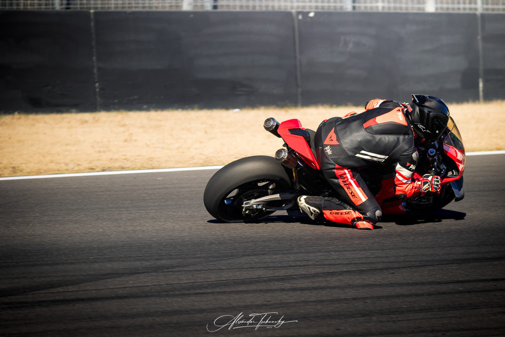 Ducati Trackday Hockenheimring 2026 | Entdecken Sie die faszinierende Welt von Alexander Tschuncky Arts: Kreative Fotografie, atemberaubende Automobilkunst und hochwertiger Bilderdruck. Lassen Sie sich inspirieren! - Realisiert mit Pictrs.com