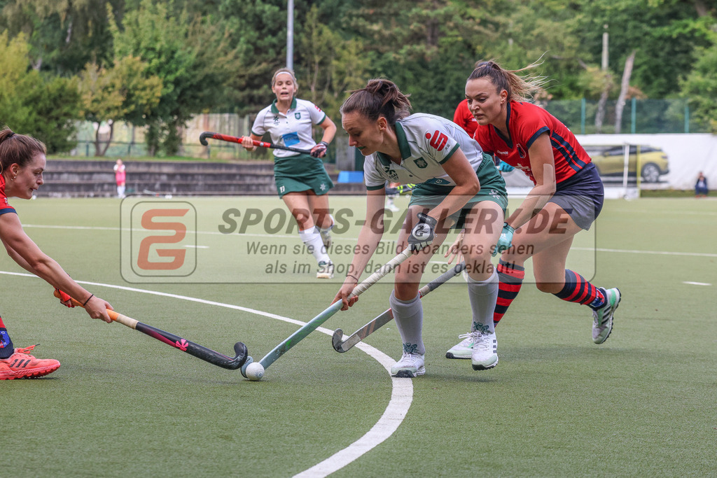 MJ_2022-09-25_HTCU-BHC-48 | Claire Engel (Uhlenhorst Mülheim #7) &amp; Benedetta Wenzel (Berliner HC #21), Uhlenhorst Mülheim - Berliner HC am 25.9.2022 im Waldstadion, Mülheim a. d. Ruhr