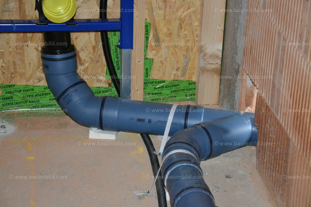 bib-lg15-sanitaer-0027 | Nach LV-Leistungsgruppen sortierte Detailfotos über den Bau eines Hauses. Alle Hausbau-Bilder direkt vom Urheber und Autor der Website Haus-Selber-Bauen.com
