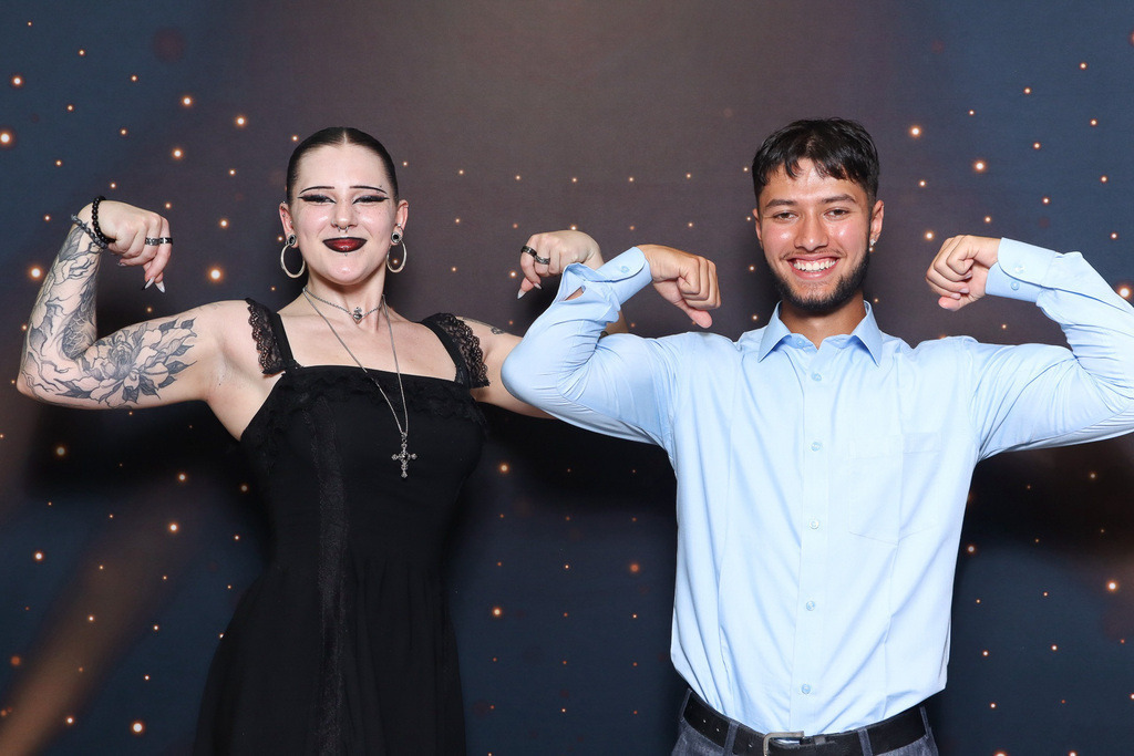 ZD260628112736-96 | Fotoshop von zweidimensional Fotografie. Ihr Fotograf im Aargau. Abzüge von Ihrem Fotobox Event bestellen.Abzüge von Ihrem Hochzeit bestellen.Abzüge von Ihrem Schulfotograf bestellen.