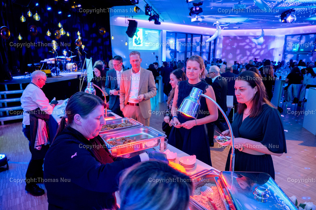 DSC_0726 | Im Parktheater Bensheim fand am 28. März 2026 die Verleihung des Eysoldt-Rings 2025 statt – eine der bedeutendsten Auszeichnungen für Schauspielkunst im deutschsprachigen Raum. Der Preis ging an Thomas Schmauser, der für seine herausragende darstellerische Leistung geehrt wurde.Im Rahmen der Veranstaltung wurde außerdem der Kurt-Hübner-Regiepreis an Fritzi Wartenberg verliehen, die für ihre besondere künstlerische Handschrift und Regiearbeit ausgezeichnet wurde.,Anschließend wurde im Bensheimer Bürgerhaus gefeiert, Bild: Thomas Neu