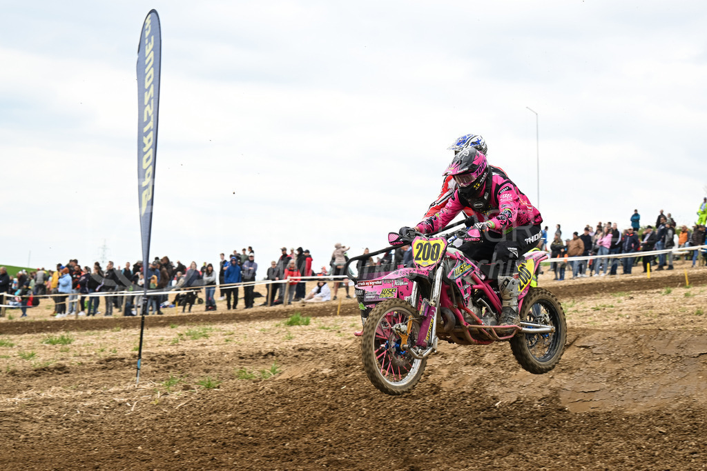 Motocross Schlatt bei Winterthur - 30. April 2023 | #200 Haberthuer Andri / Steck Rolf aus Deitingen (CH) auf Wsp Zabel in der Kategorie Seitenwagen am Motocross Schlatt bei Winterthur, 30. April 2023. 
Instagram: @mx_schlatt | @mc_wila | @sam_schweiz
Bild: Sportfotografie Markus Aeschimann | www.markus-aeschimann.ch - Realisiert mit Pictrs.com