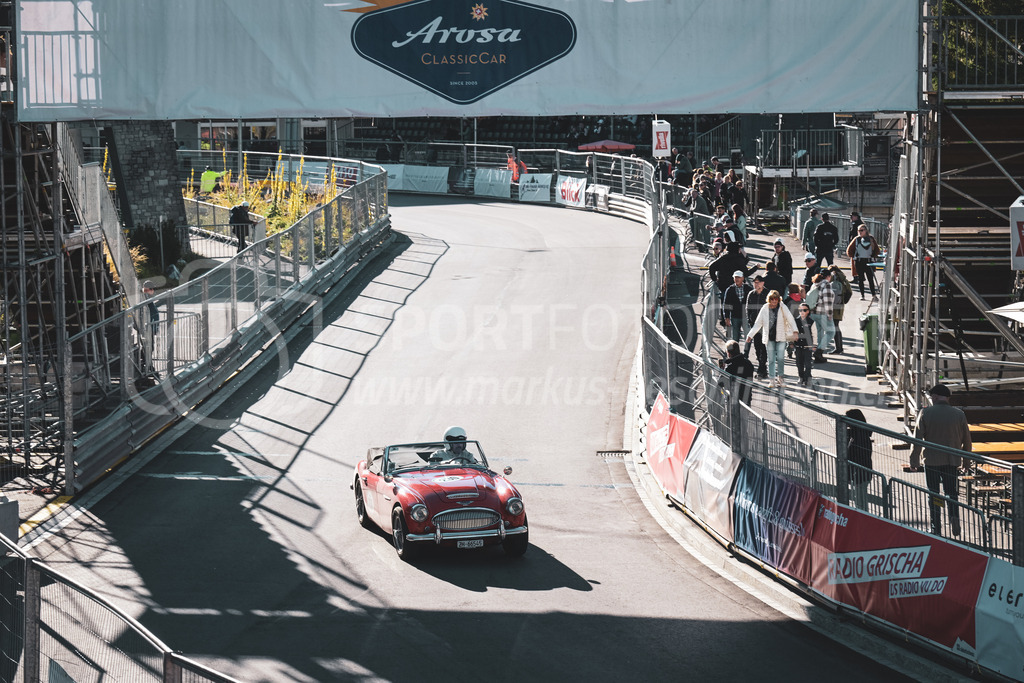 21. Arosa ClassicCar 2025 - 6. =September= 2025 | Heinrich Tanner aus Nänikon (SUI) in einem Austin Healey 3000 MK III aus dem Jahre 1964 mit Startnummer 230 am Arosa ClassicCar 2025 in der Kategorie Classic Trophy..@arosaclassiccar, @arosa.official, #arosaclassiccar, #arosa, #76curves, #classiccarBild: Sportfotografie Markus Aeschimann | www.markus-aeschimann.ch - Realisiert mit Pictrs.com