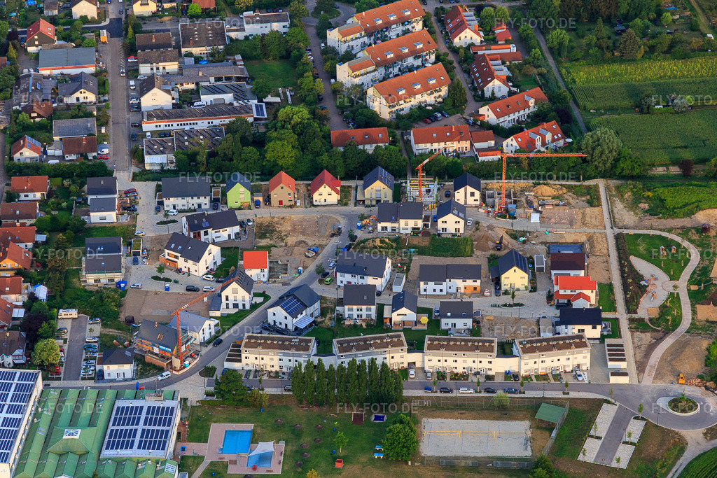 Luftbild: Neubaugebiet Walzbachweg, Pfinzweg in Weingarten im Bundesland Baden-Württemberg in Deutschland. Foto: IMG_109106.jpg vom 19.07.2018 durch Werner Riehm/FLY-FOTO.de
