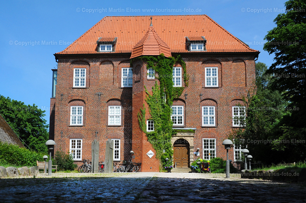 Agathenburg_ELS_4682153055a | Agathenburg - Aufnahmedatum: 02.06.2011, Aufnahmehöhe:  m, Koordinaten:  - , Bildgröße: 4256 x  2832 Pixel - Copyright 2011 by Martin Elsen, Kontakt: Tel.: +49 157 74581206, E-Mail: info@schoenes-foto.deSchlagwörter: - Realisiert mit Pictrs.com