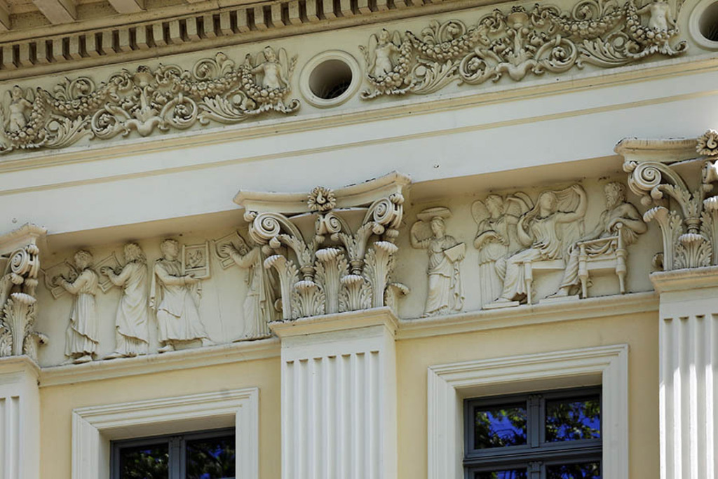 Bildlexikon Leipzig - Schumann-Haus | Das Team hinter BILDLEXIKON LEIPZIG bündelt historische wie aktuelle Informationen über die Stadt Leipzig in Text und Bild auf einer Plattform und stellt diese der interessierten Öffentlichkeit zur Verfügung.