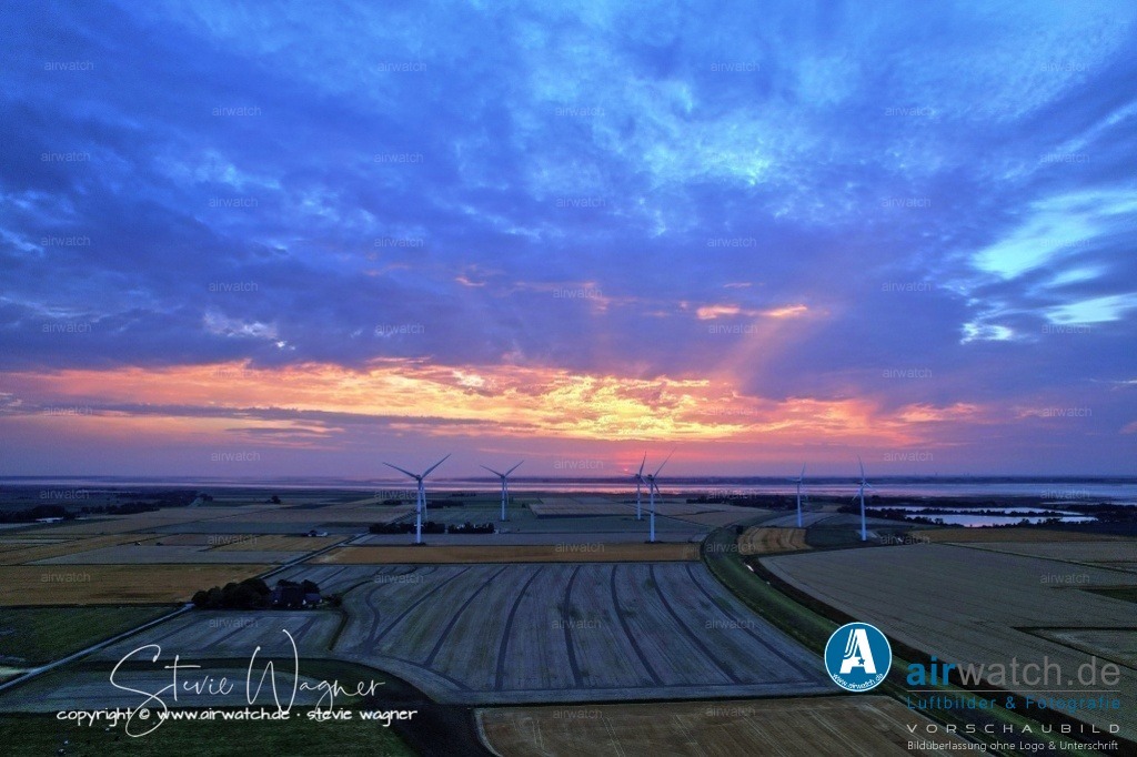 Windpark - Simonsberg | Entdecken Sie atemberaubende Luftbilder und Fotografien auf airwatch.de - Tauchen Sie ein in eine Welt voller faszinierender Aufnahmen aus der Vogelperspektive.