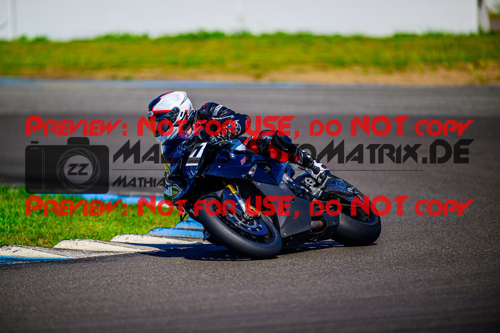 MaZZes_FotoMatrix_240520_6021986_7173 | WEISS