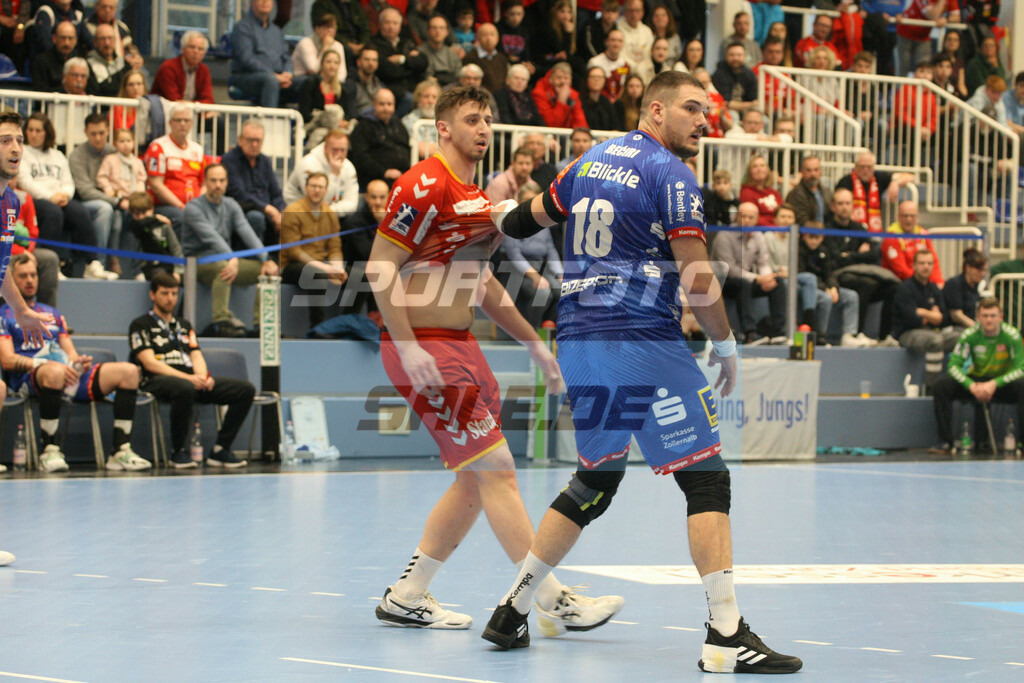 TUSEM Essen - HBW Balingen | Dennis Sczesny (links, TUSEM) und Kristian Beciri - © Sportfoto-Sale (MK) - Realisiert mit Pictrs.com