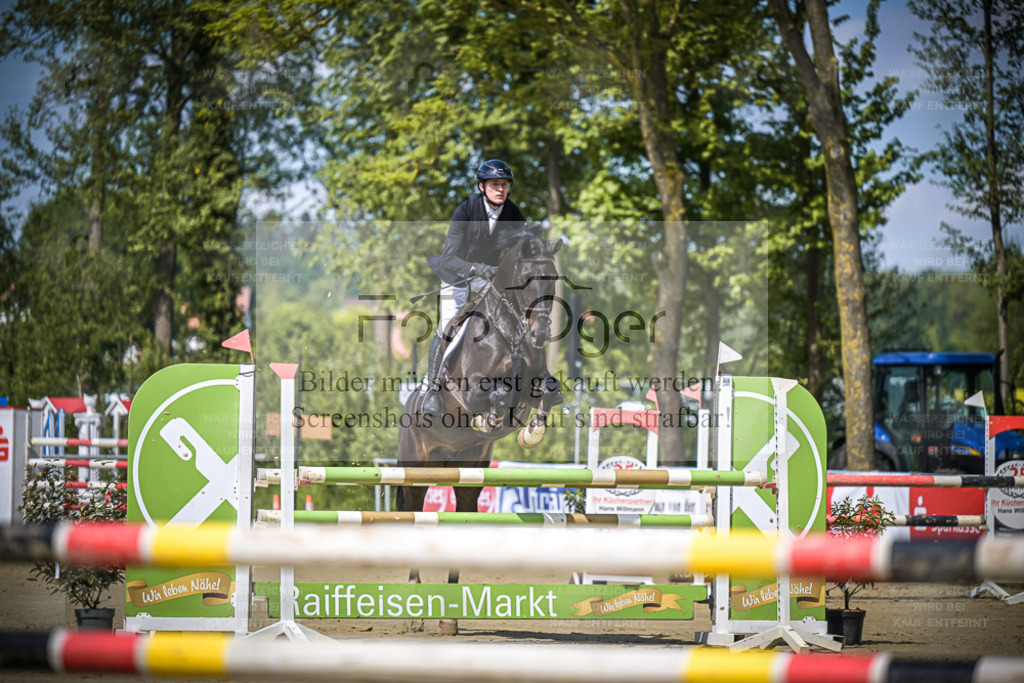 DOS_7668 | Entdecke hochwertige Reitturnierfotos von Foto Oger. Professionell, emotional und authentisch – jetzt Lieblingsmomente im Shop bestellen. - Realisiert mit Pictrs.com