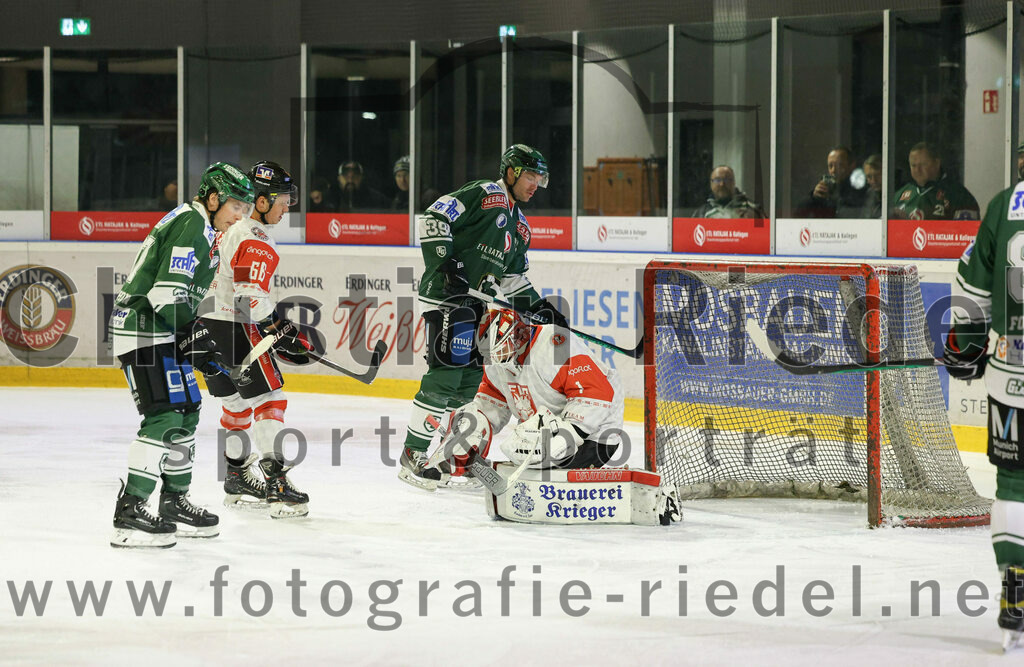 2024-01-12_081_TSV_Erding_gegen_EV_Dingolfing | Erding, Deutschland, 12.01.2024:
Eishockey, Bayernliga Vorrunde 2023 / 2024, 24. Spieltag, TSV Erding gegen EV Dingolfing, Endergebnis: 10:2

Dennis Jedrus (EV Dingolfing, #1)

Foto: Christian Riedel / fotografie-riedel.net