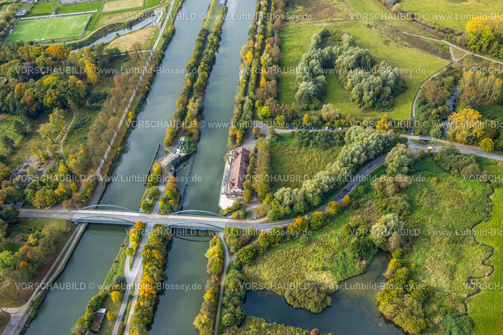 Hamm241015308 | Luftbild, Fährstraße Lippebrücke am Bootshaus und Kanal Fährweg-Brücke, Fluss Lippe und Datteln-Hamm Kanal, herbstliche Bäume, Stadtbezirk Heessen, Hamm, Ruhrgebiet, Nordrhein-Westfalen, Deutschland